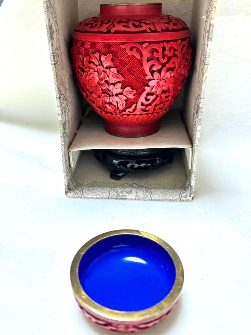 中国堆朱 伝統古美術工芸品 蓋付き茶壷 台座付き