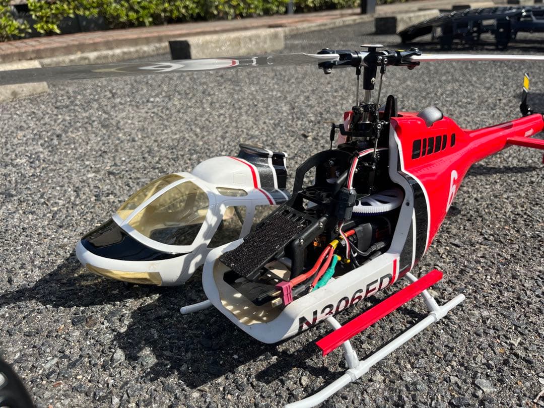 スケールヘリ　N306ED ヘリコプター 送信機付き