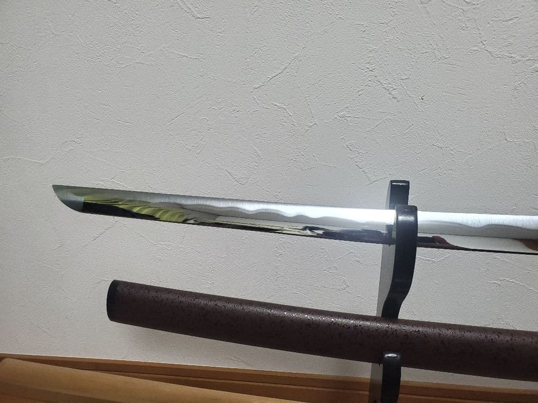 黒色と茶色のツートン刀