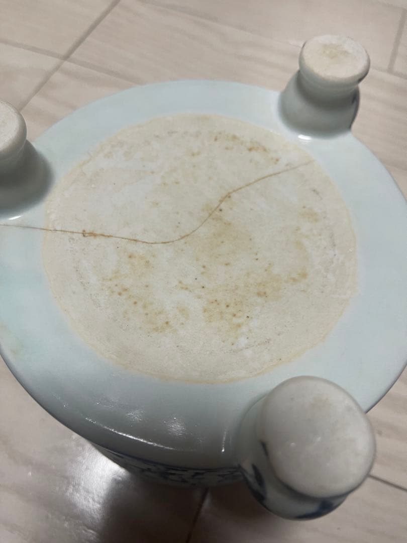 明宣徳時代 【大明宣徳年製 】在銘 染付 青花唐花文三足炉 (B-82)