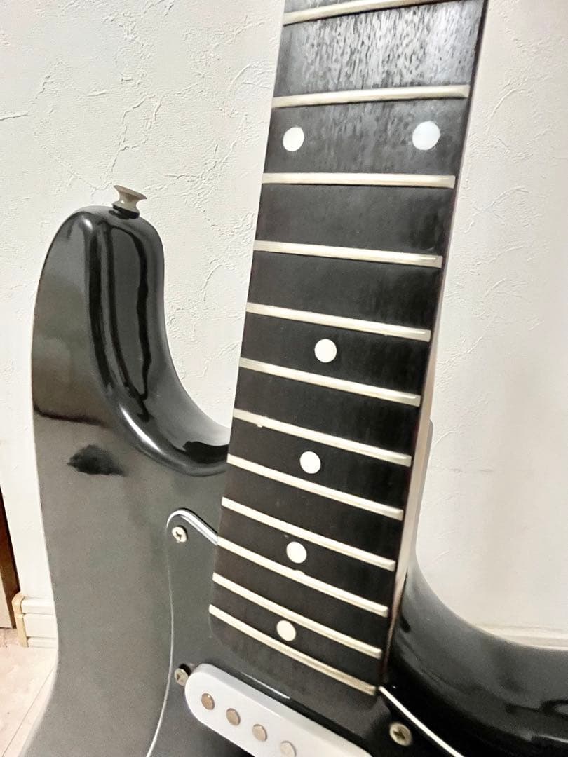 ストラトキャスタータイプ　ブラック(未使用弦6本セット付き)