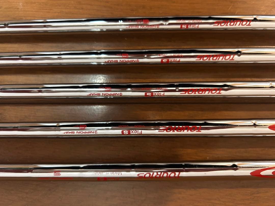 オノフ KURO フォージドアイアン MODUS3 TOUR 105S