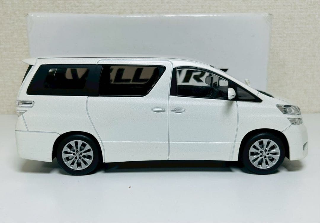 トヨタ　ヴェルファイア　ホワイトパールクリスタルシャイン　【10122m】