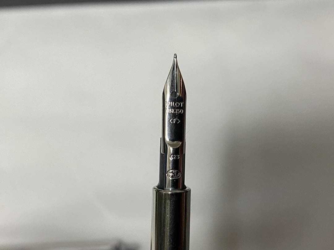 PILOT キャップレス ストライプ ペン先 F 18金ロジウム仕上げ