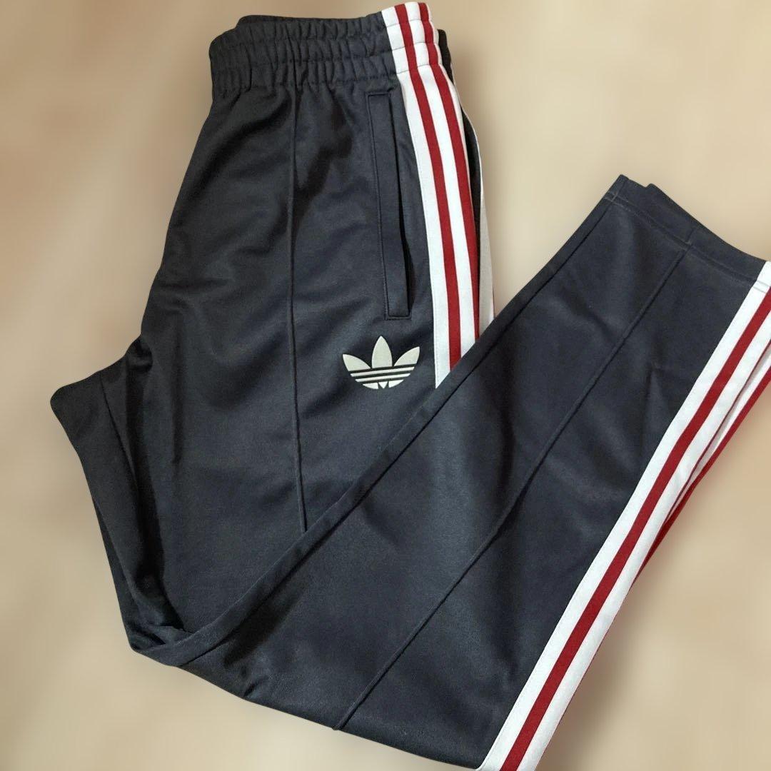 新品未使用タグ付き‼︎マンチェスター×adidasトラックパンツ　ジャージLサイズ
