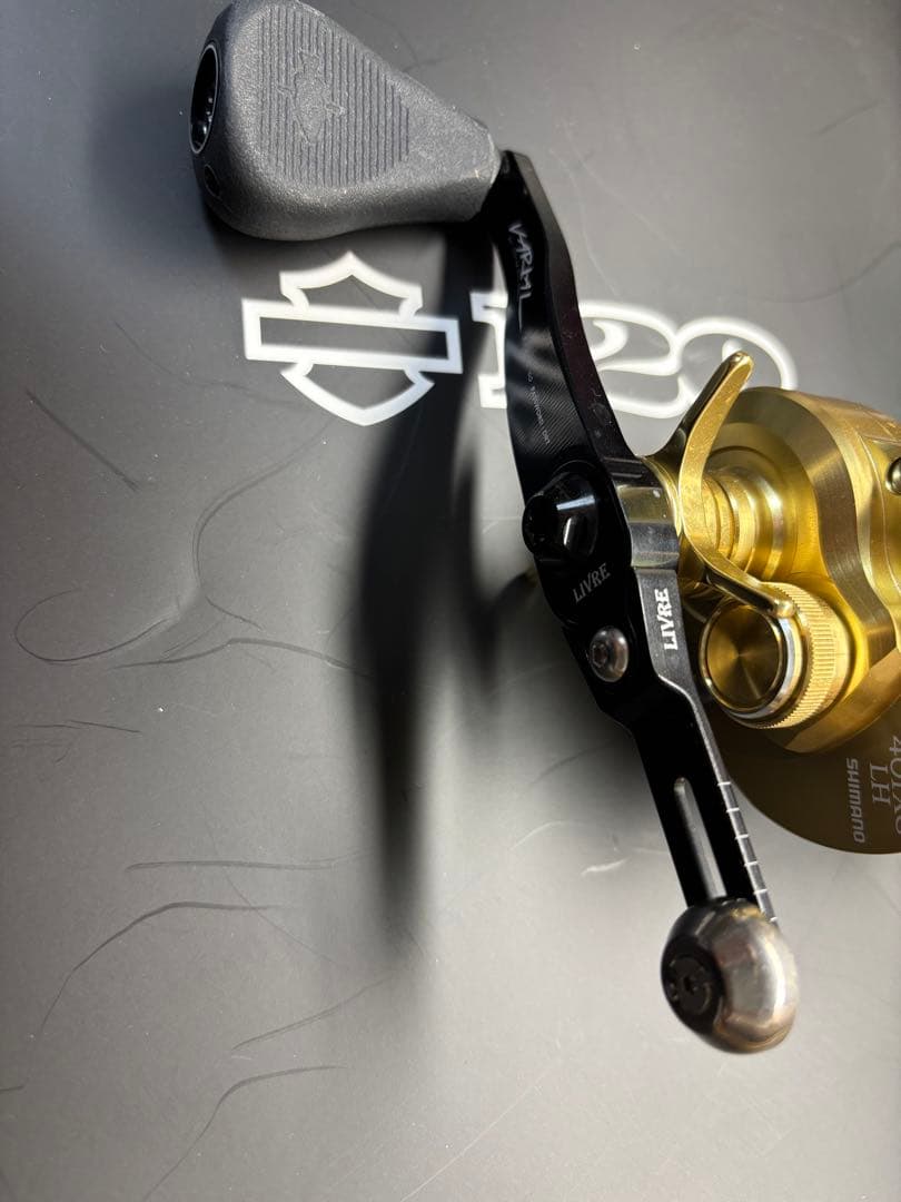 シマノ　カルカッタコンクエスト401XGLH バリアルハンドル付き