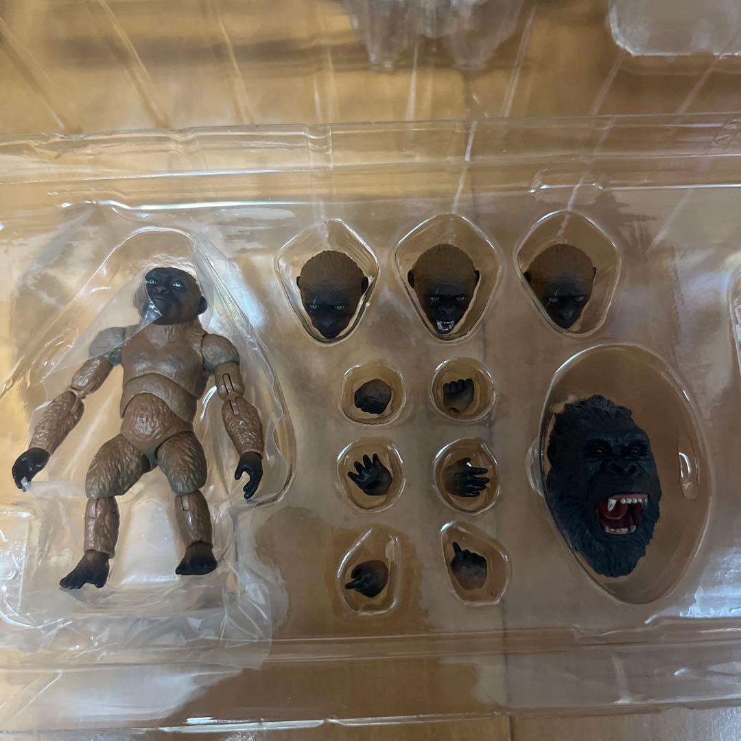 S.H.MonsterArts　ゴジラ×コング 新たなる帝国　スーコ＆モスラ