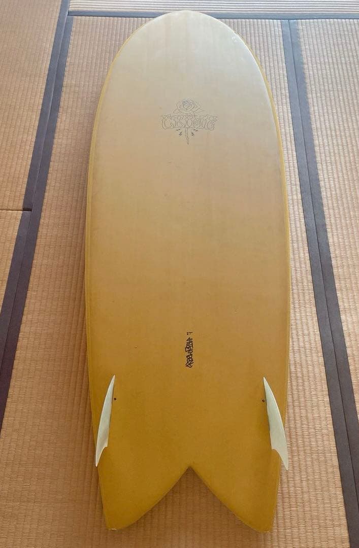 Sunny Day　crimeサーフボード keel fish5.7
