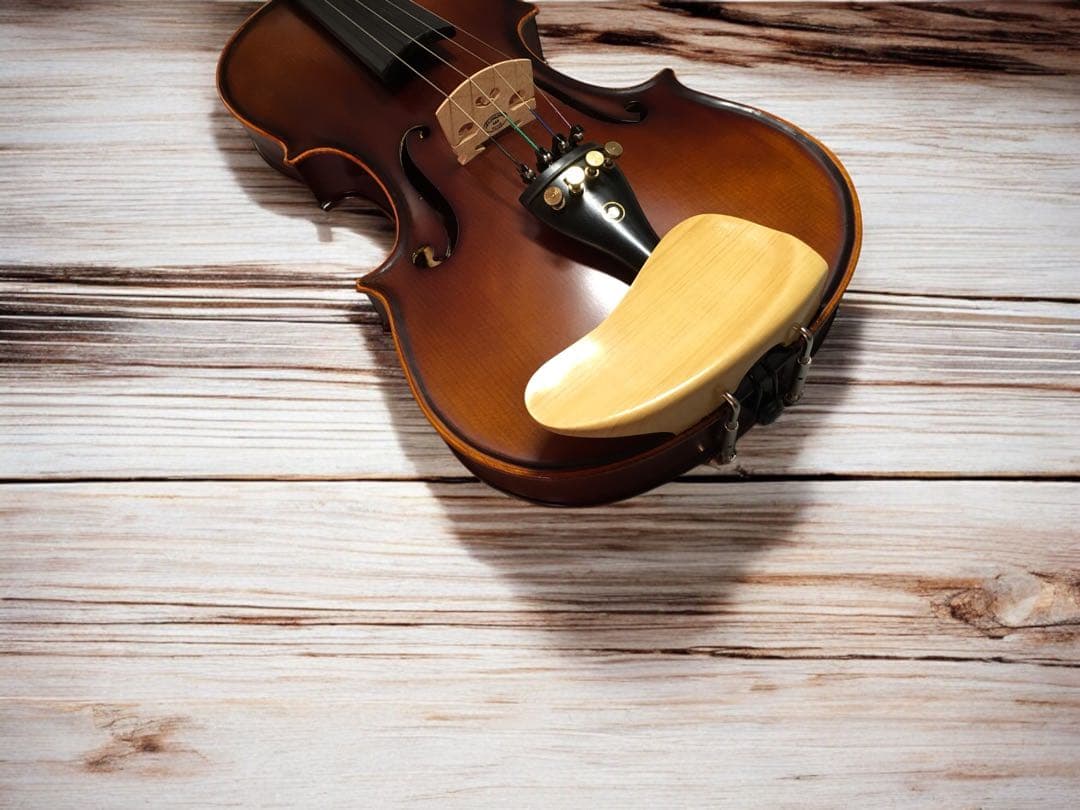 バーバー型　バイオリン顎当て　御蔵島本柘植　　ボックス