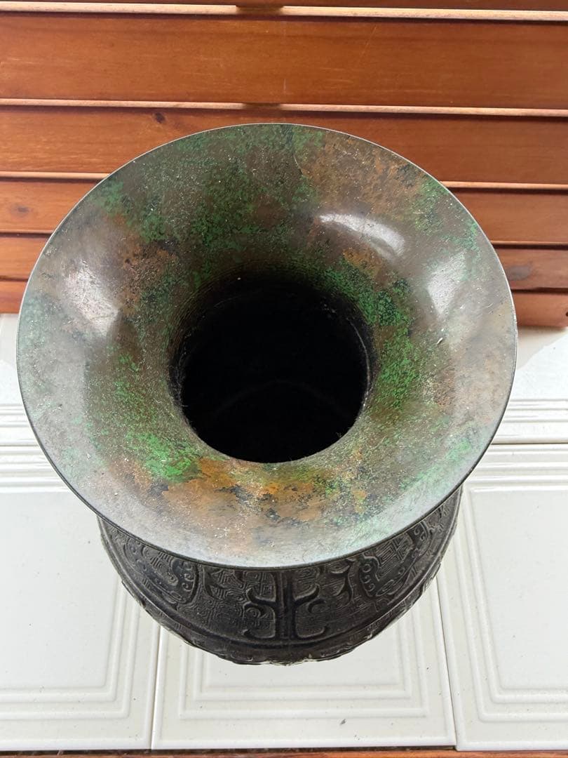 金属製彫刻装飾花瓶