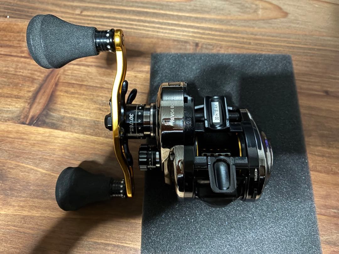 【美品使用少】Abu Garcia Revo ビッグシューターコンパクト7