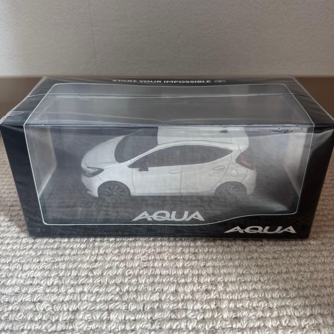 トヨタ　アクア　非売品　ミニカー