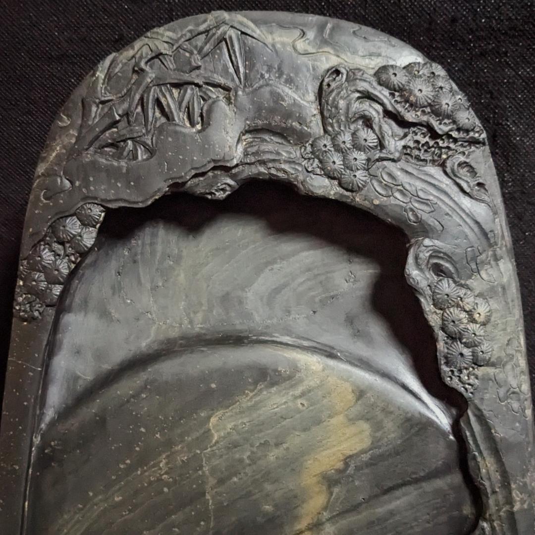 【歙州硯　松竹文特大楕硯】◆金暈金星・水波紋の美石◆12吋超◆唐木塗箱◆龍尾山