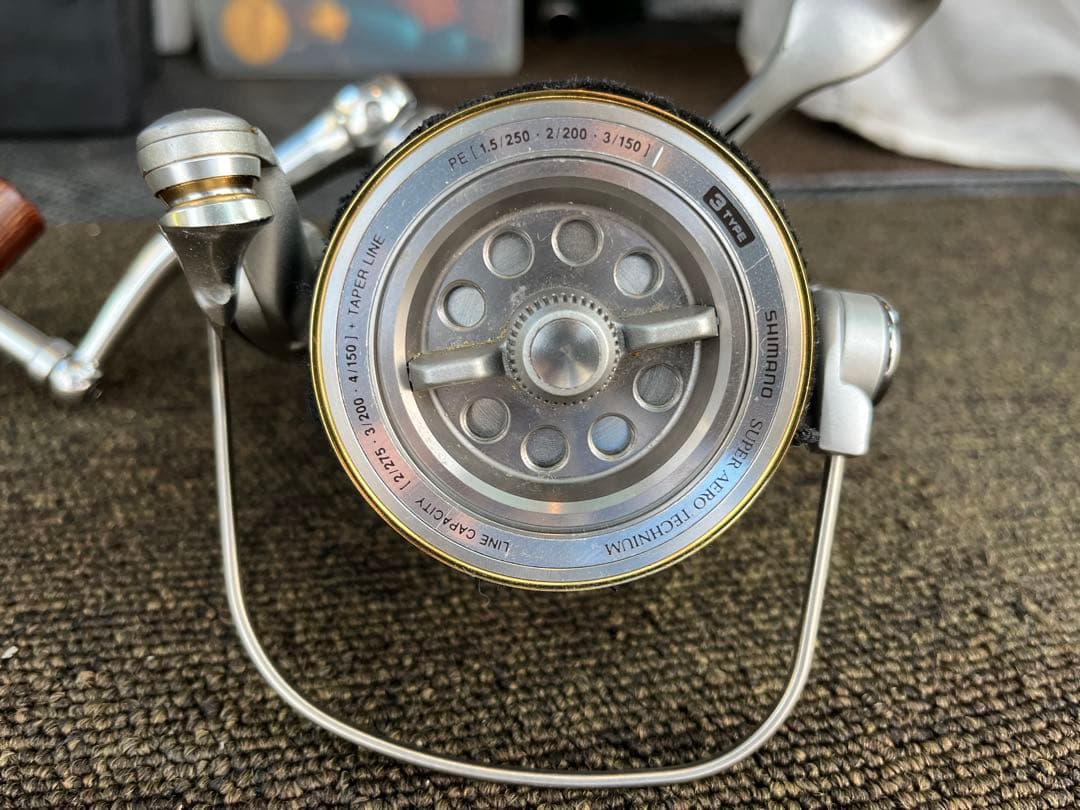 シマノ　SHIMANO スーパーエアロテクニウム（右）