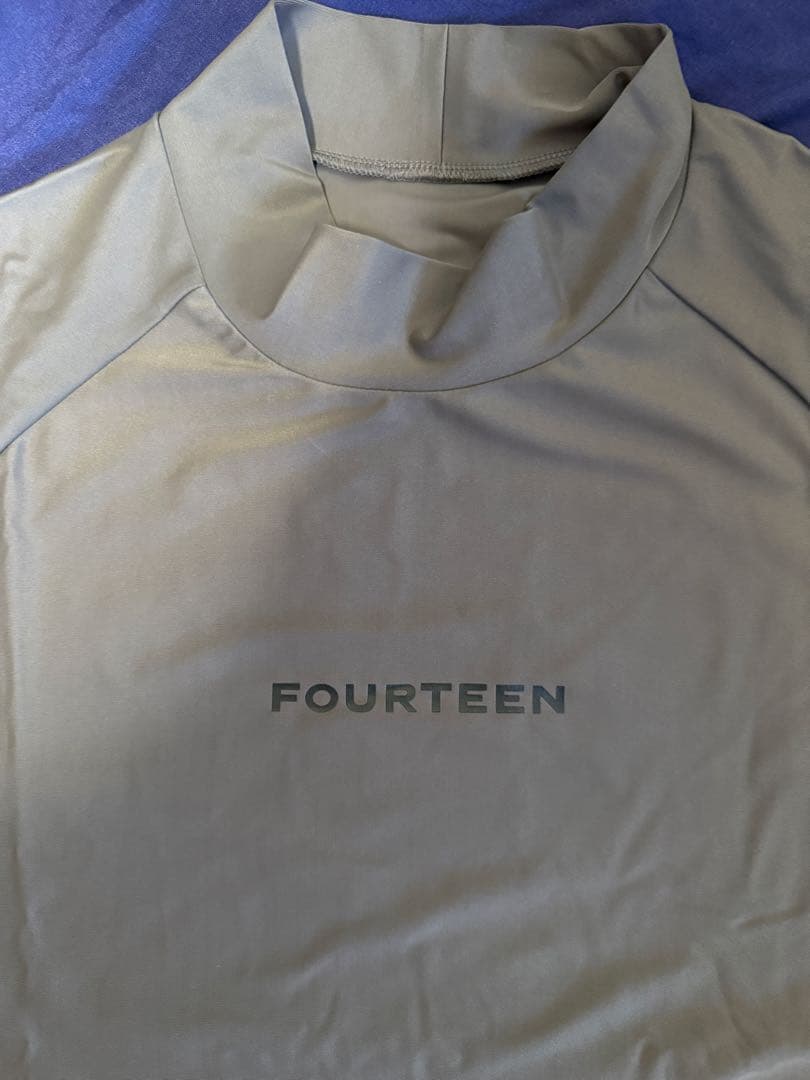 レア限定品 FOURTEEN モックネック長袖 グレー系 Fサイズ ストレッチ