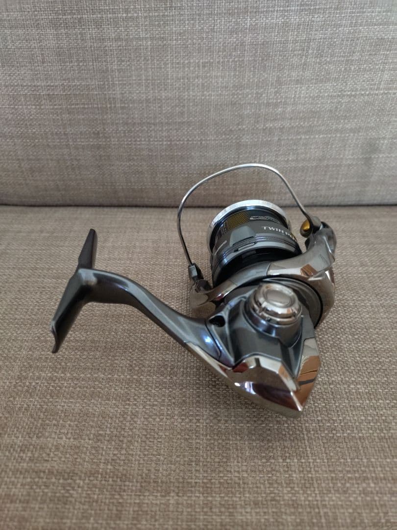 新品 シマノ SHIMANO スピニングリール 24 ツインパワー C2000