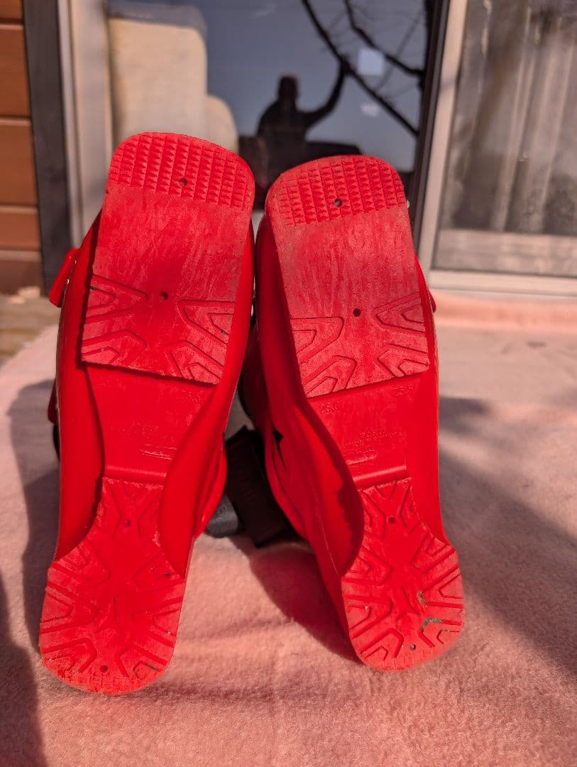 ATOMIC スキーブーツ レッド