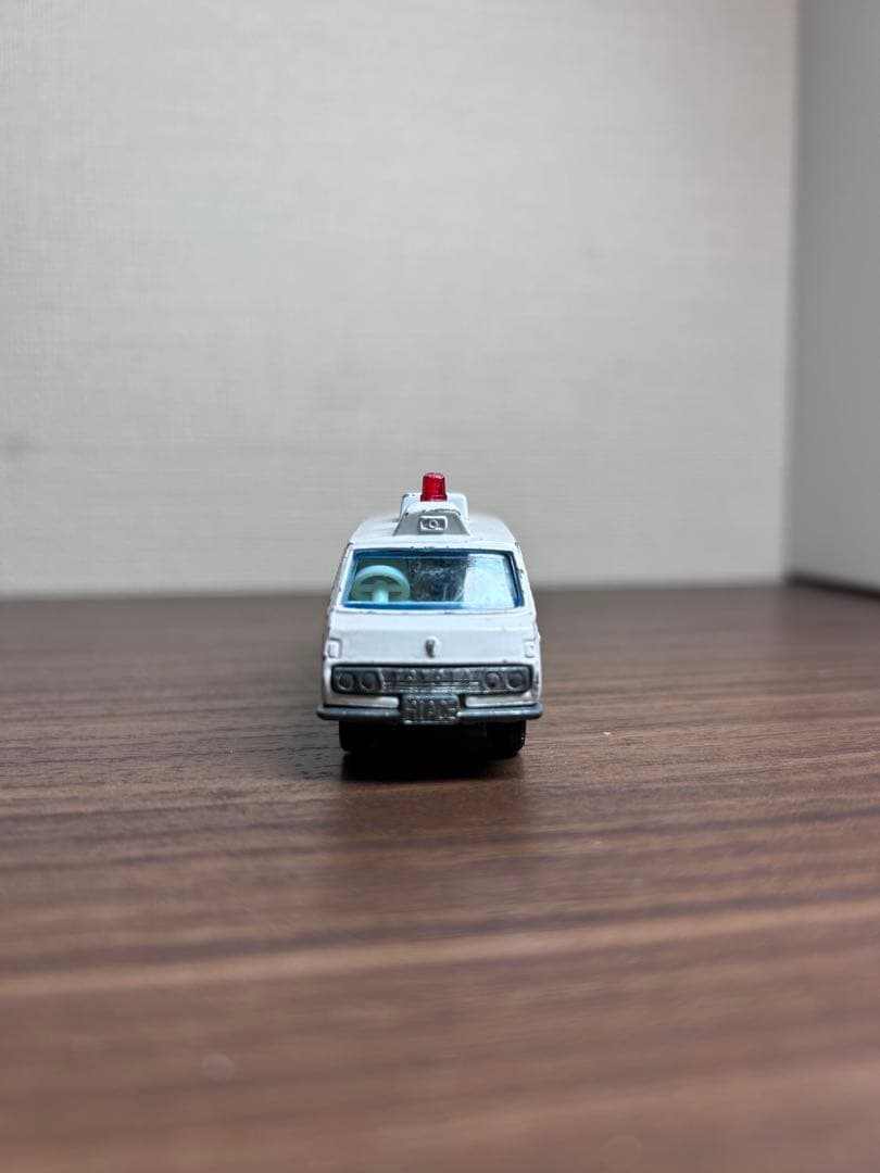 日本製トミカ黒箱No.57 トヨタハイエースコミューター救急車 当時物