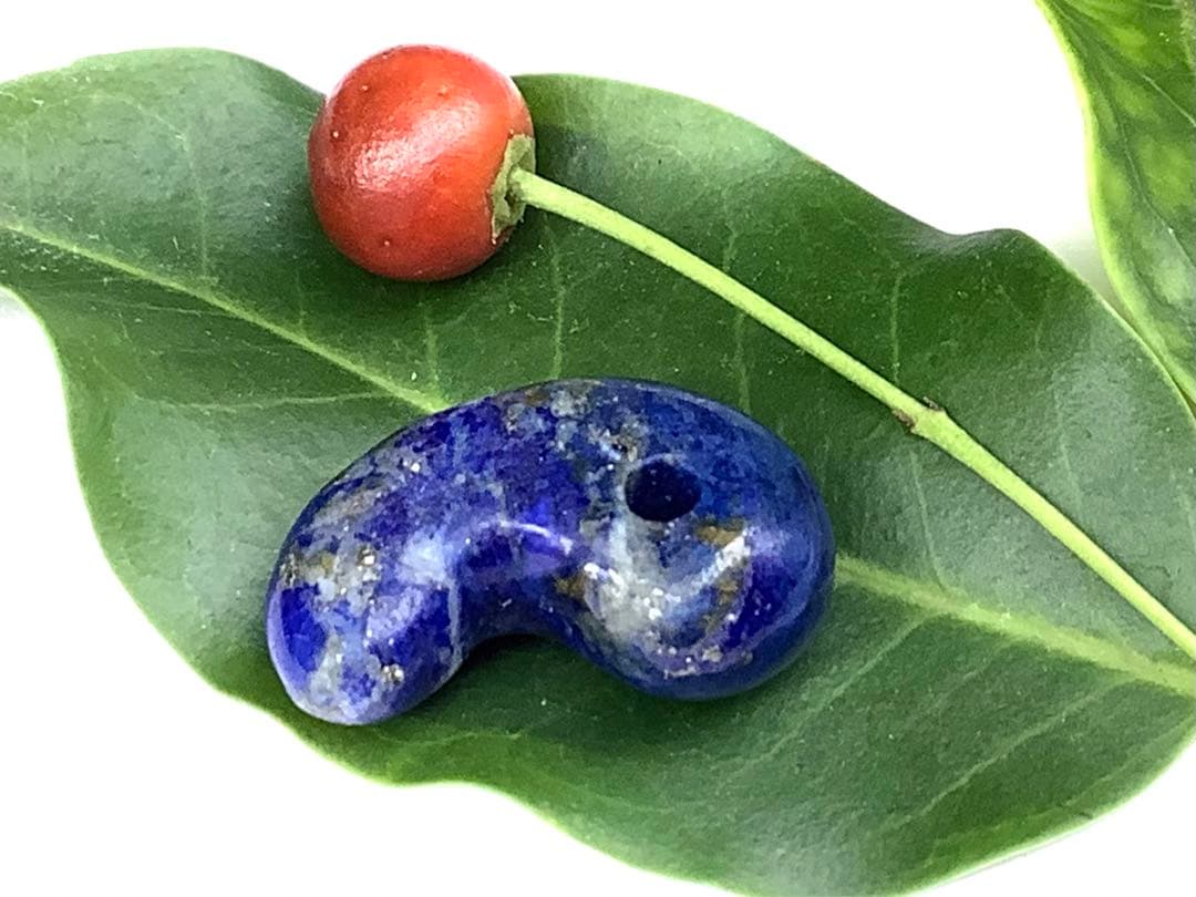 ✳希少お宝勾玉‼️ ラピスラズリ　黄鉄鉱ピカピカ　色彩良好　本物ソーティング付‼️