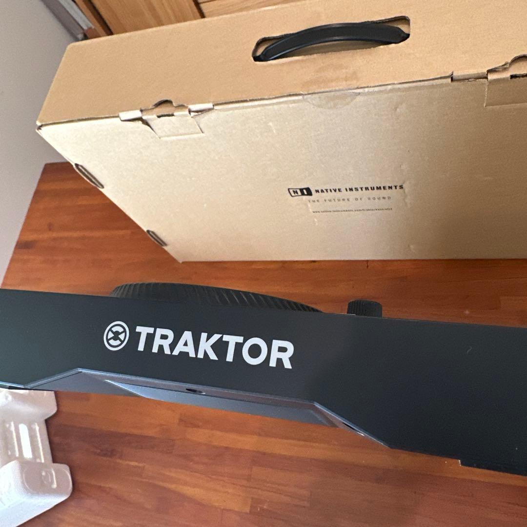【期間限定大特価】TRAKTOR KONTROL S2 MK3 【早い者勝ち】