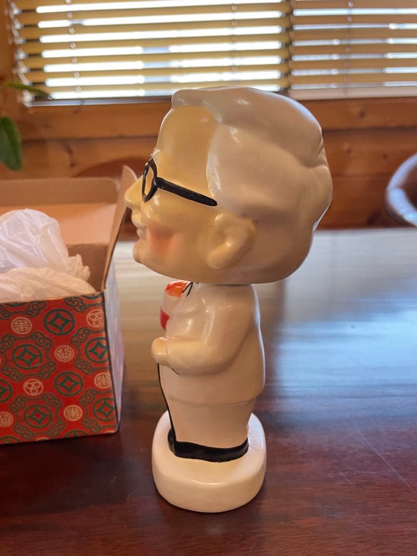 ケンタッキー　カーネルサンダースおじさん人形