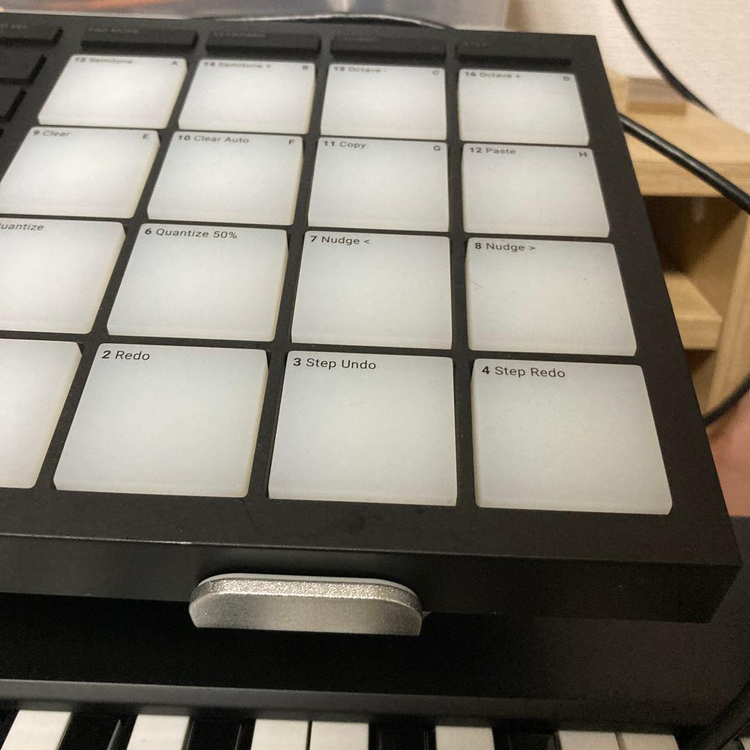 【中古美品】MASCHINE MIKRO MK3