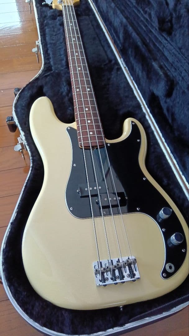 Fender Precision Bass USA製