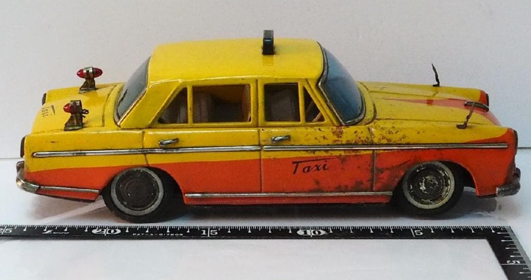 萬代屋【イスズ ベレル タクシー リモコン欠】当時物ブリキ製ミニカーTIN【箱無