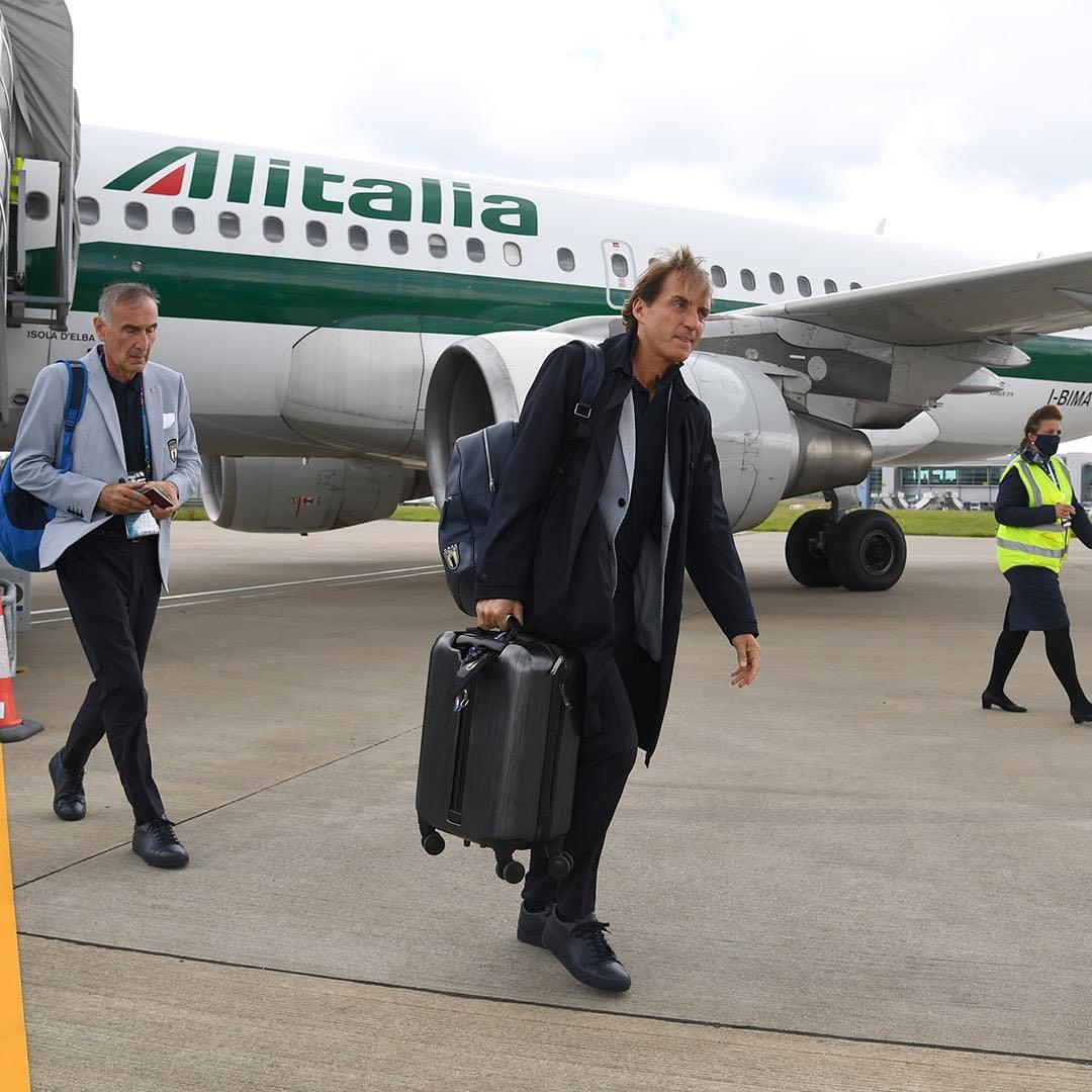 支給品イタリア代表　エルマンノシェルビーノ　選手着用コート　サイズ46