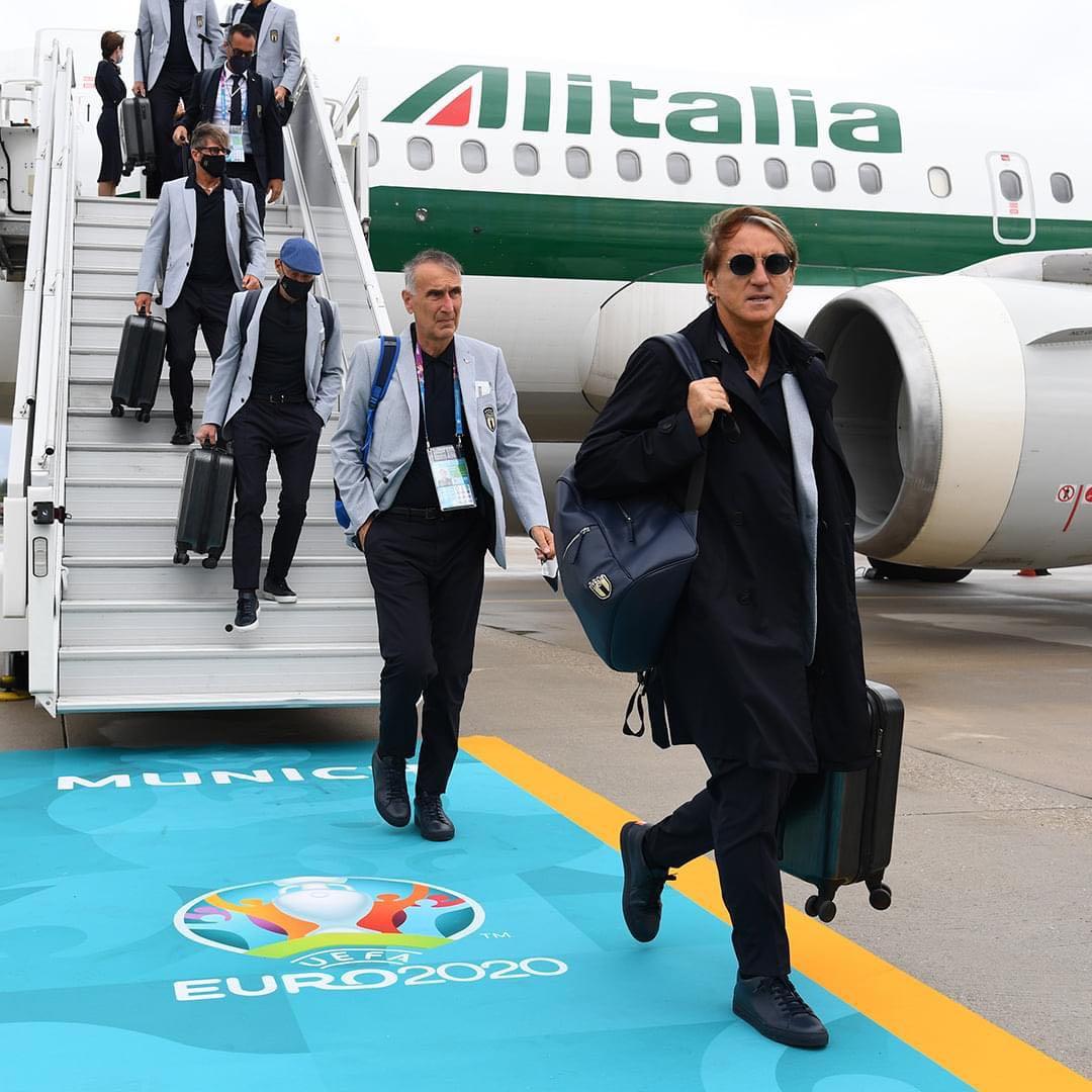 支給品イタリア代表　エルマンノシェルビーノ　選手着用コート　サイズ46