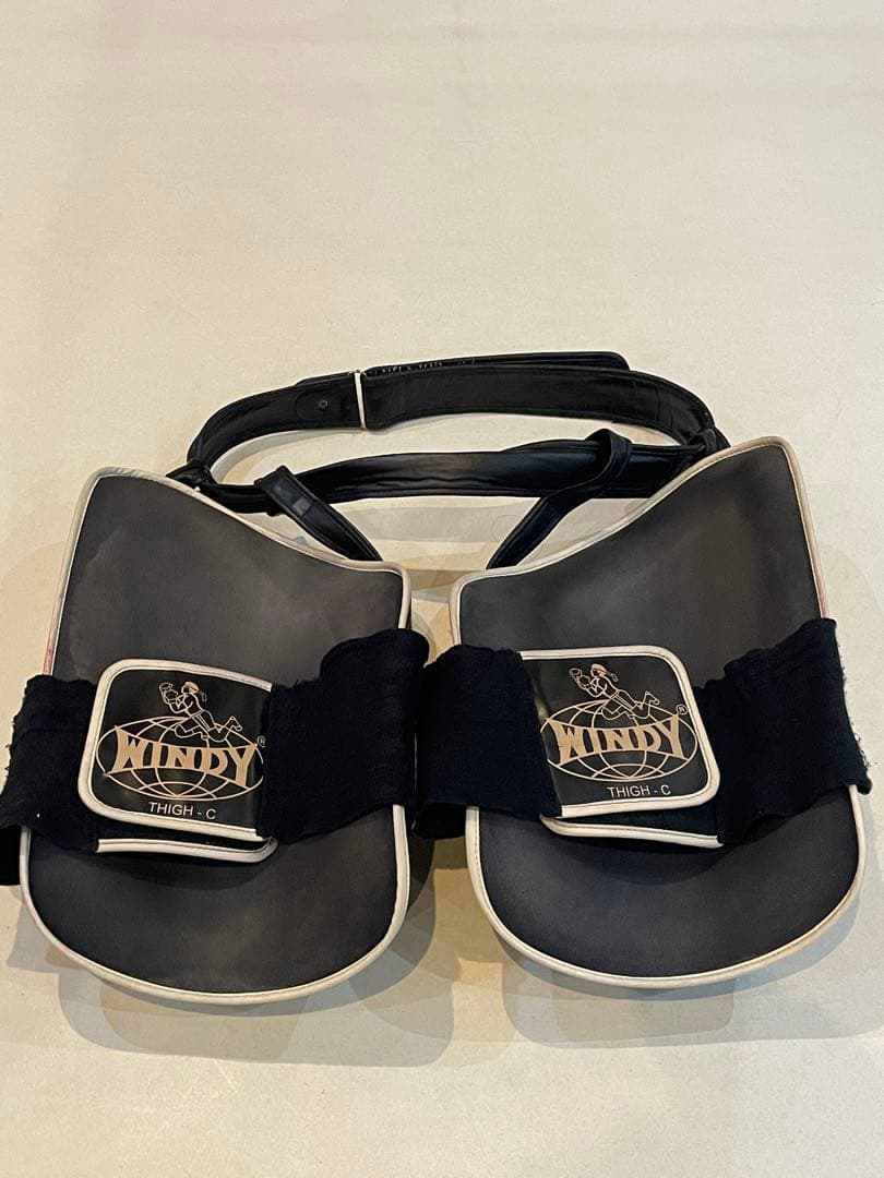 【レア】 WINDY ローキックミット 黒　2022年購入　クラシックタイプ