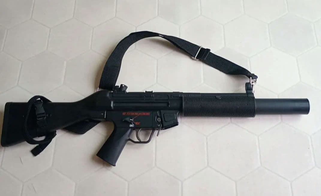 青*！様 東京マルイ MP5　シリーズ　サイレンサー電動ガン ストラップ付き【ジ