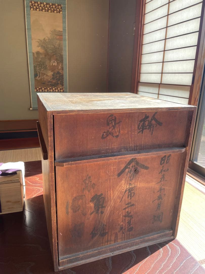 骨董品　希少　金箔装飾の黒漆塗り膳 収納箱付き　100年前