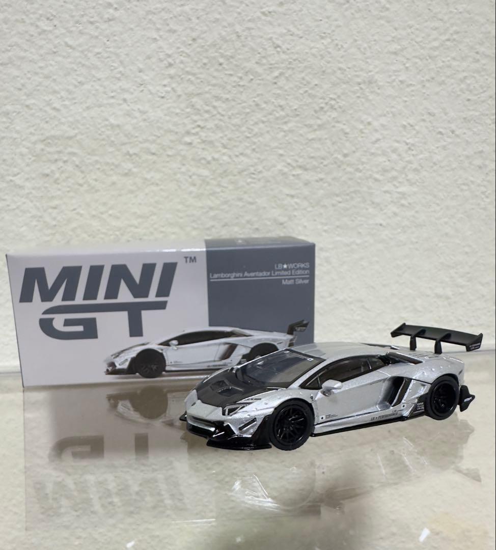 ミニカー MiniGT 449 Lamborghini Aventador Silver