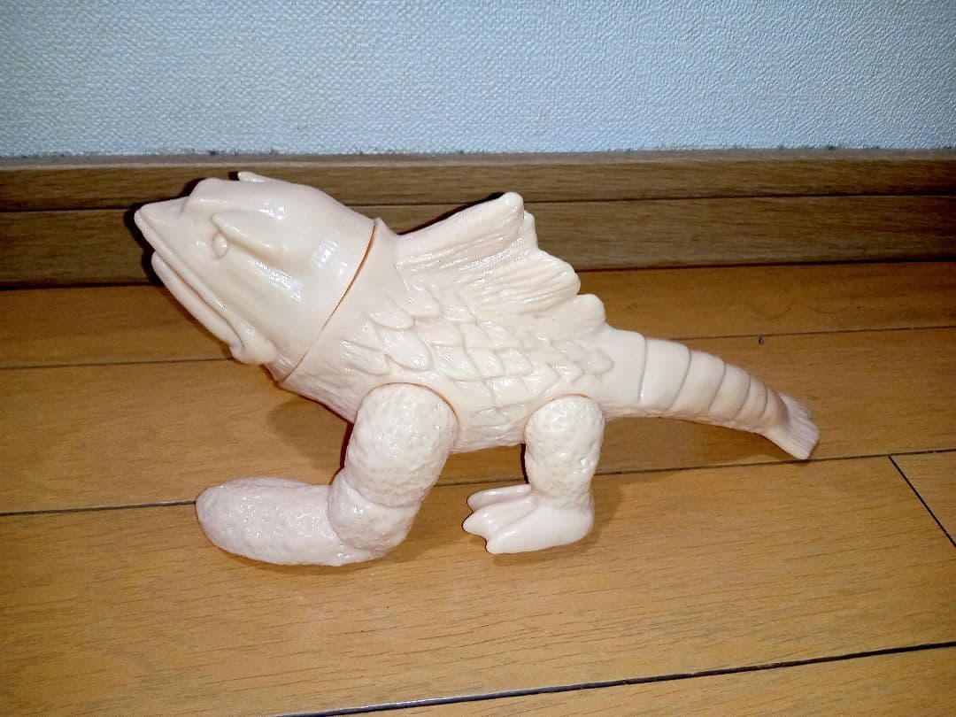 マルサン　エビレオン　ソフビ　未塗装