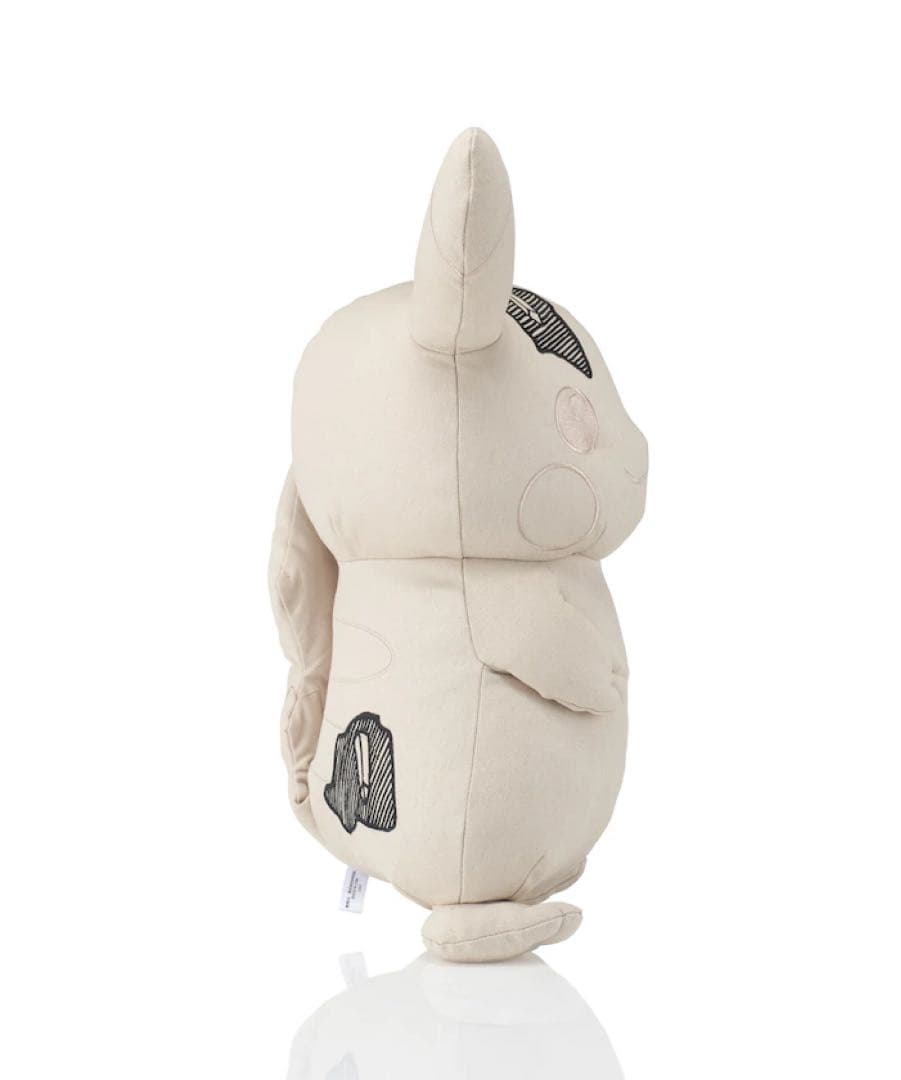ラージ Daniel Arsham×Pokemon plush Pikachu