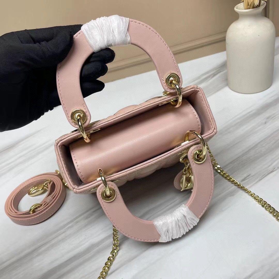 年末年始価格【実写画像】 ロゴ キルティングミニバッグ ピンク