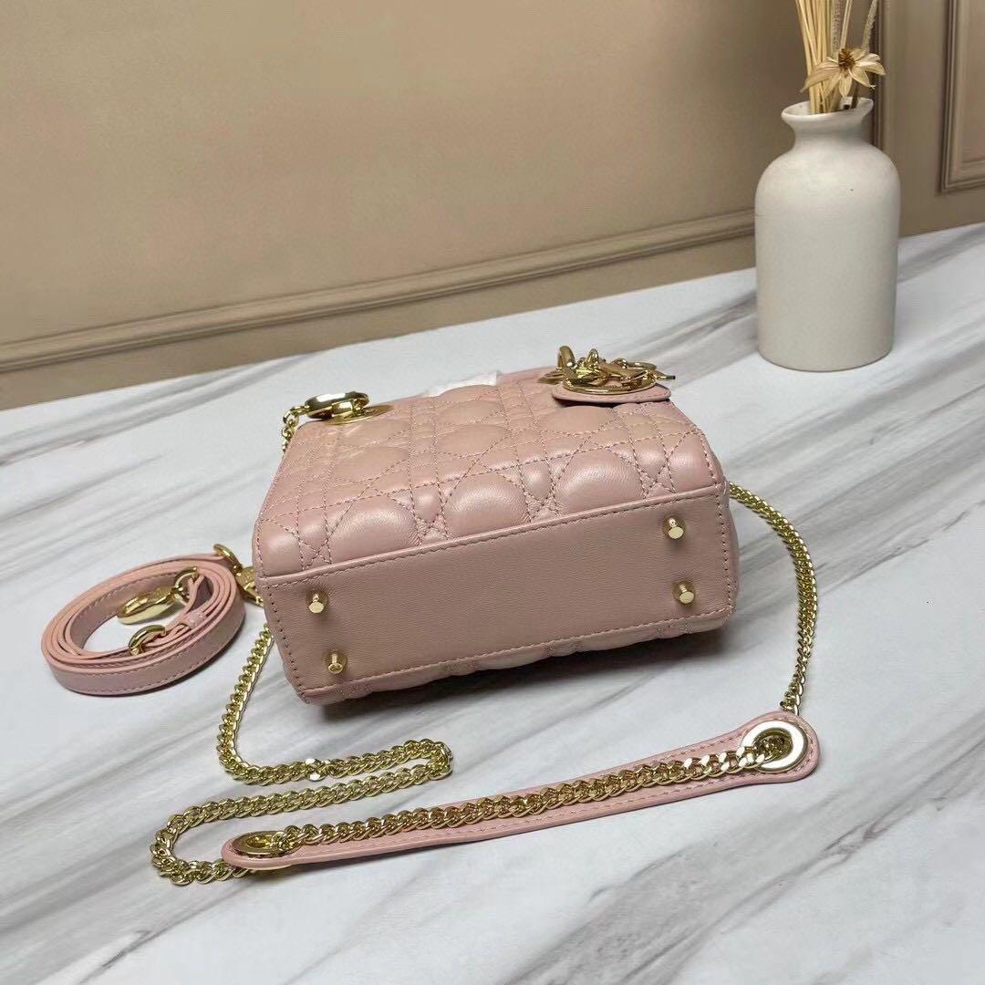 年末年始価格【実写画像】 ロゴ キルティングミニバッグ ピンク