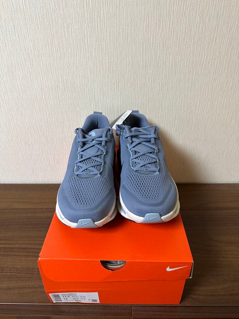 ナイキ　ボメロ18