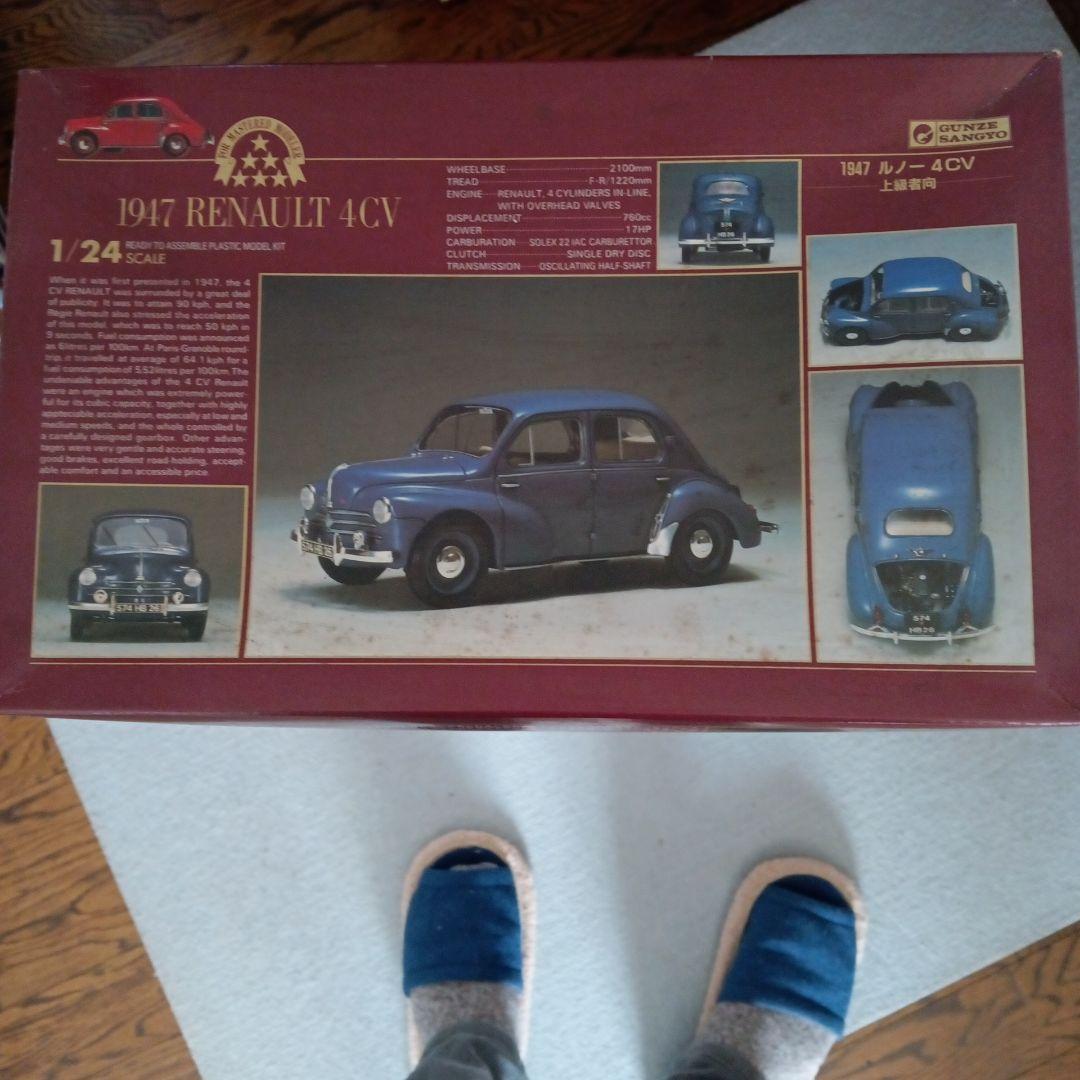 1947 Renault 4CV プラモデル 1/24