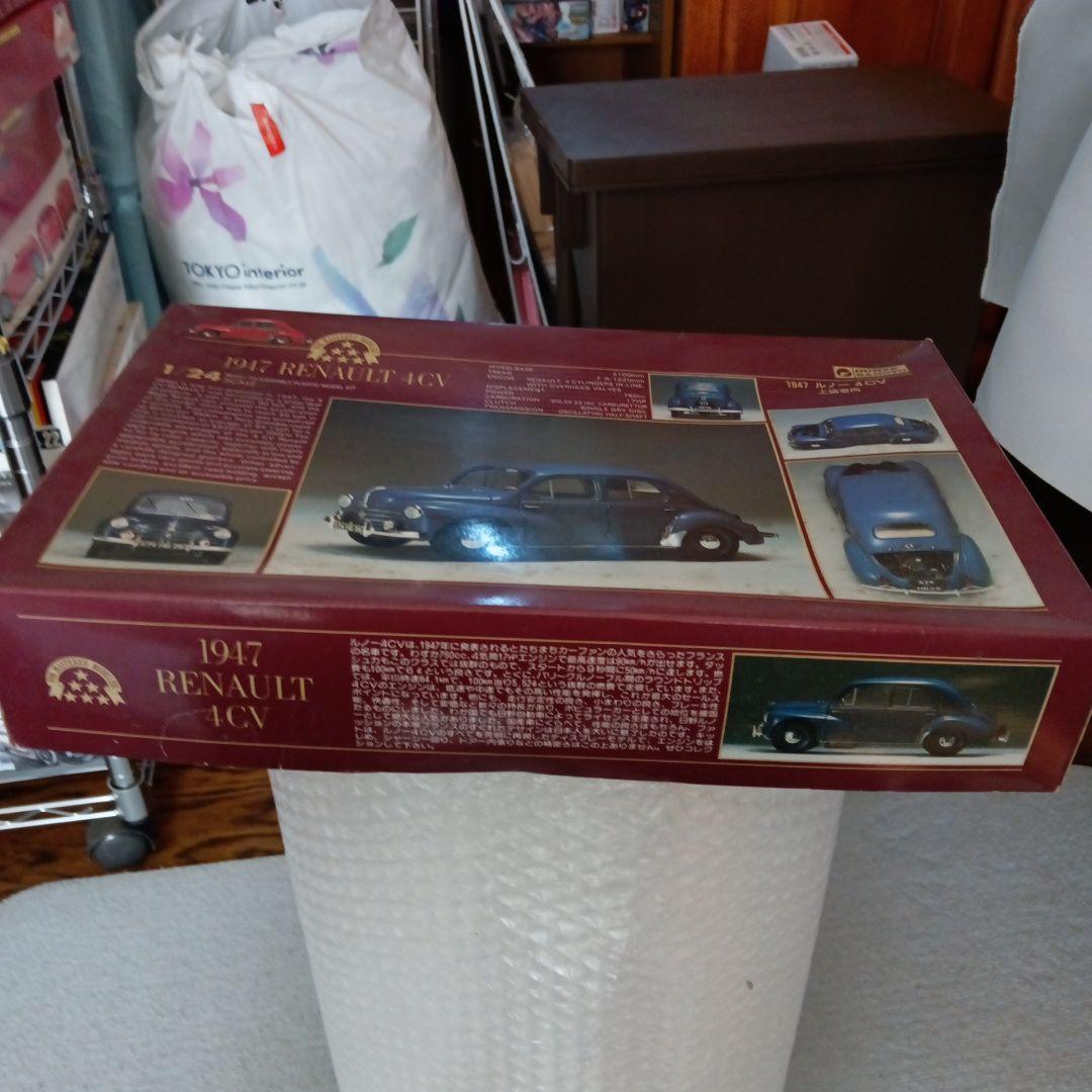 1947 Renault 4CV プラモデル 1/24