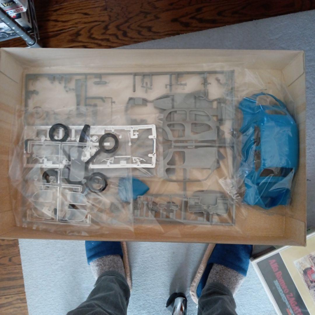 1947 Renault 4CV プラモデル 1/24