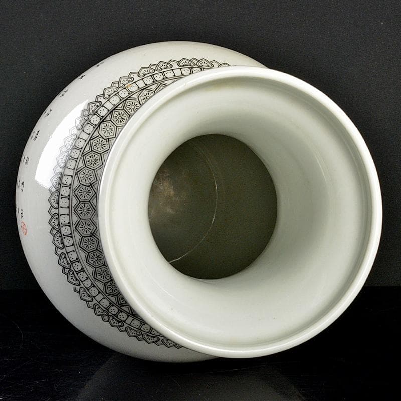 中国　景徳鎮製　粉彩　漢詩山水文瓶　D　R6038B