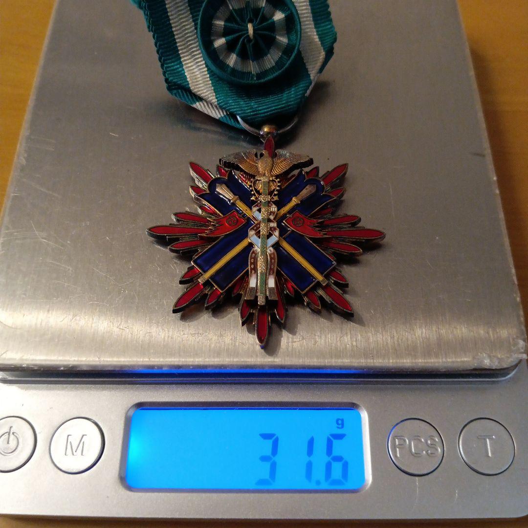 【極美品 完品】功四級金鵄勲章 略綬付き 共箱入り 純銀製 明治勲章 徽章32