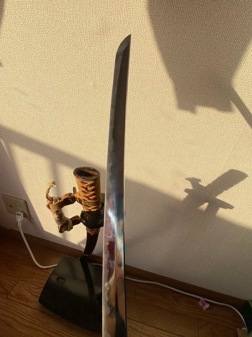 D6A100 模造刀 陣太刀 梨地塗り鞘 極上研磨刀身 刀掛け台　tks-278