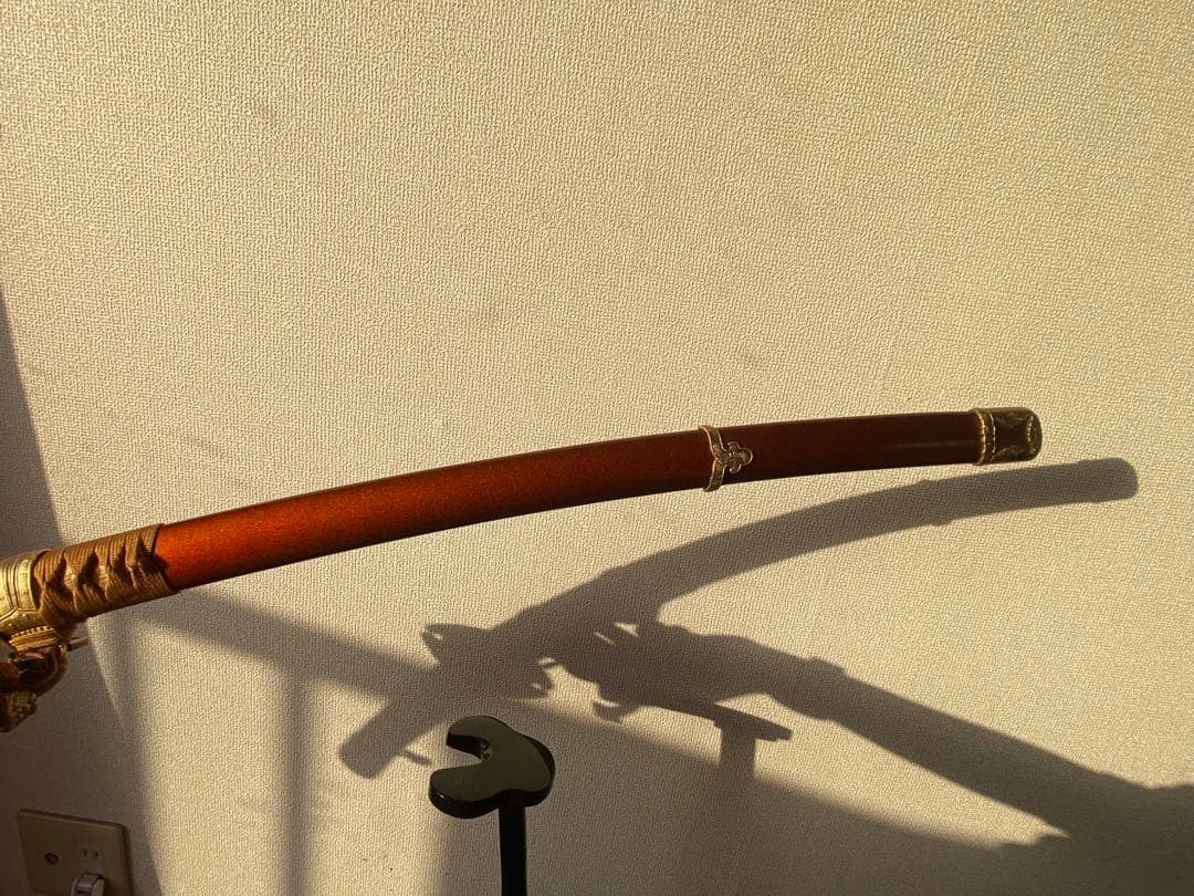 D6A100 模造刀 陣太刀 梨地塗り鞘 極上研磨刀身 刀掛け台　tks-278