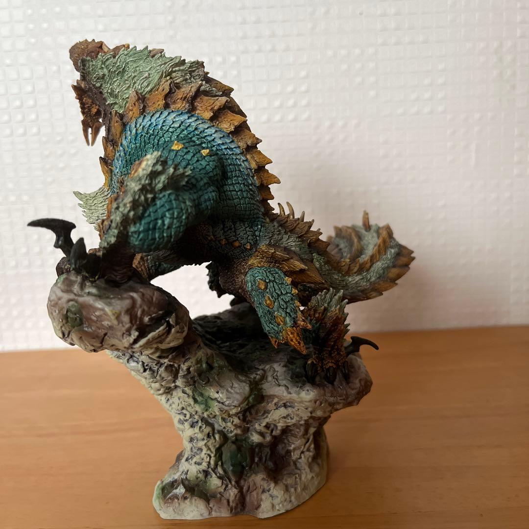 モンスターハンター　ジンオウガ　フィギュア　クリエイターズモデル