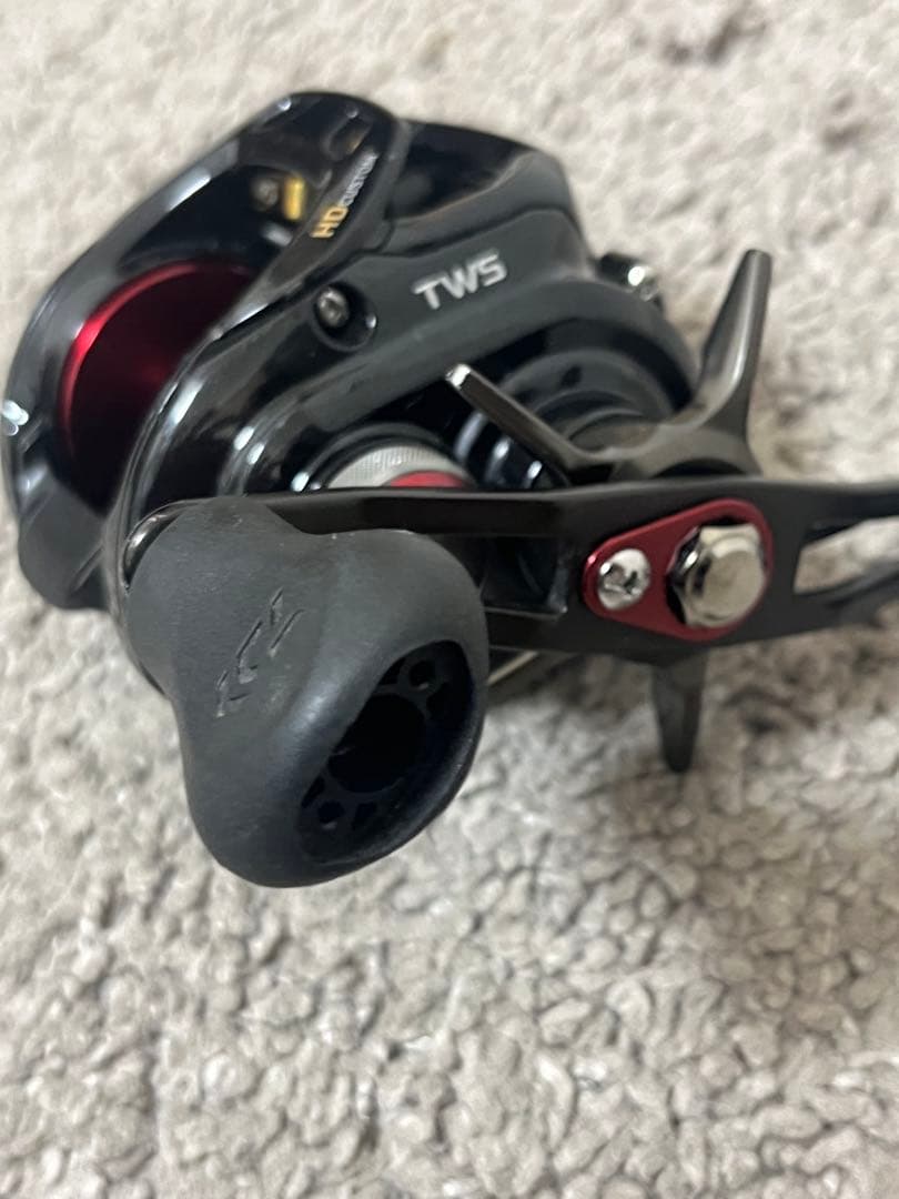 ダイワ　TATULA HDカスタム ベイトリール ブラック/レッド カバー付き