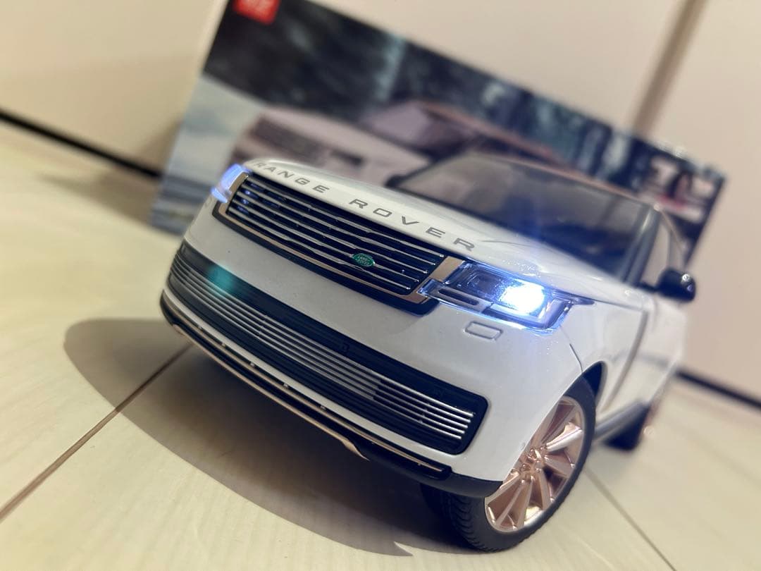 希少 1/18 ランドローバー レンジローバー ヴォーグ ロング 新型 白/金