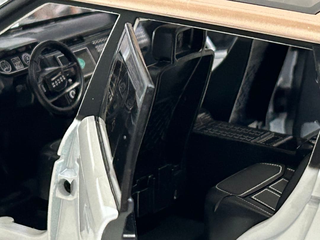 希少 1/18 ランドローバー レンジローバー ヴォーグ ロング 新型 白/金